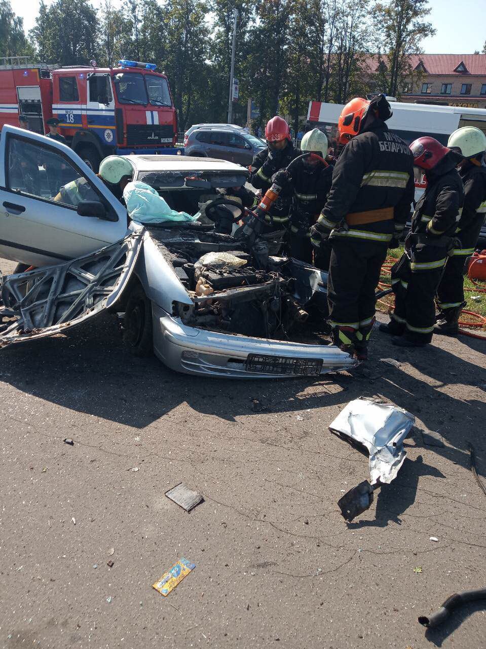 Водитель Nissan заснул и врезался в столб в Минске