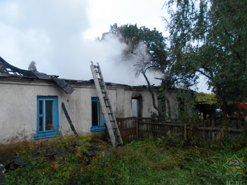 Мужчина пострадал на пожаре четырехквартирного дома в Оршанском районе
