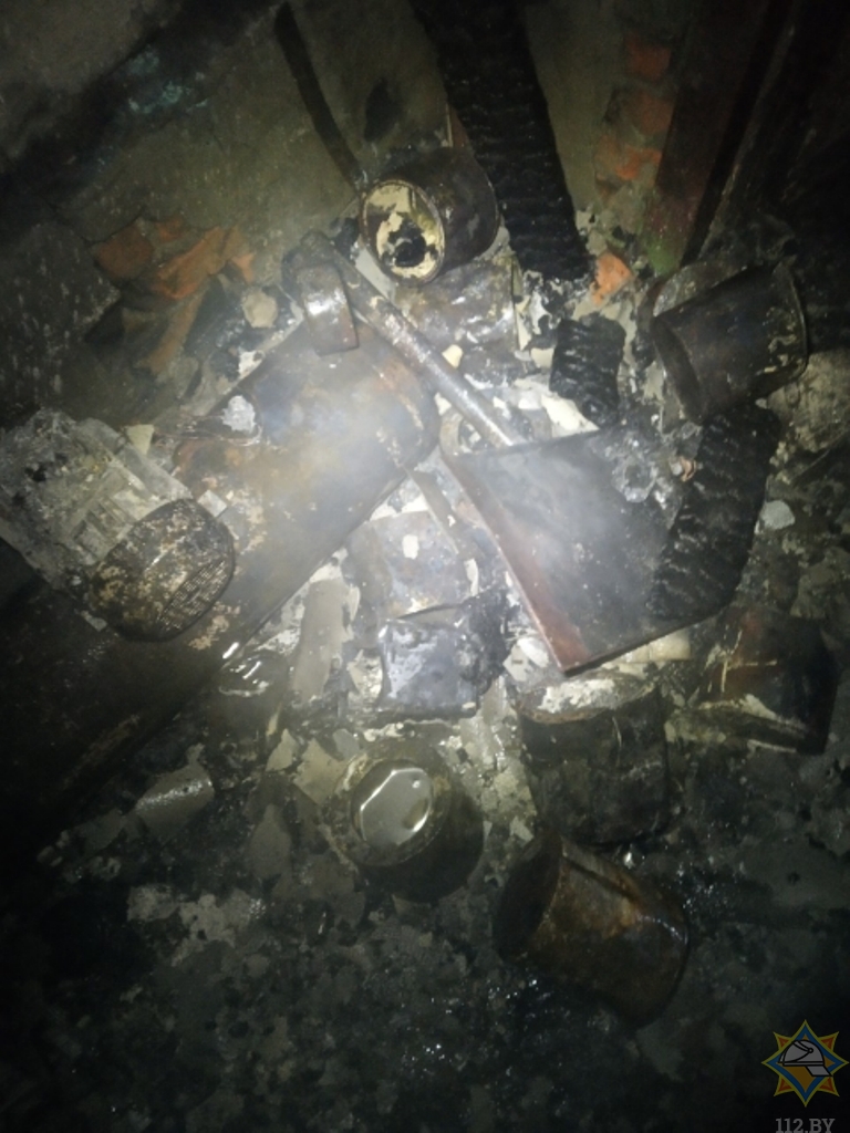 Житель Петриковского района спасал свою "ласточку" на пожаре гаража и получил ожоги