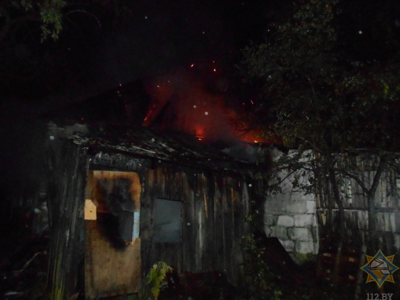 Мужчина пострадал на пожаре четырехквартирного дома в Оршанском районе