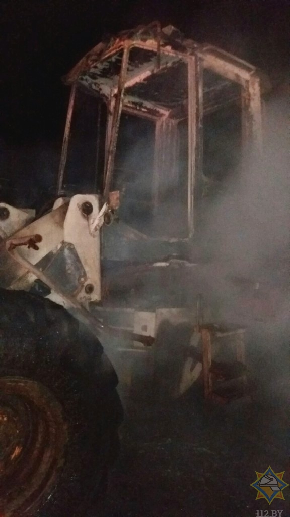 В Осиповичском районе сгорел погрузчик