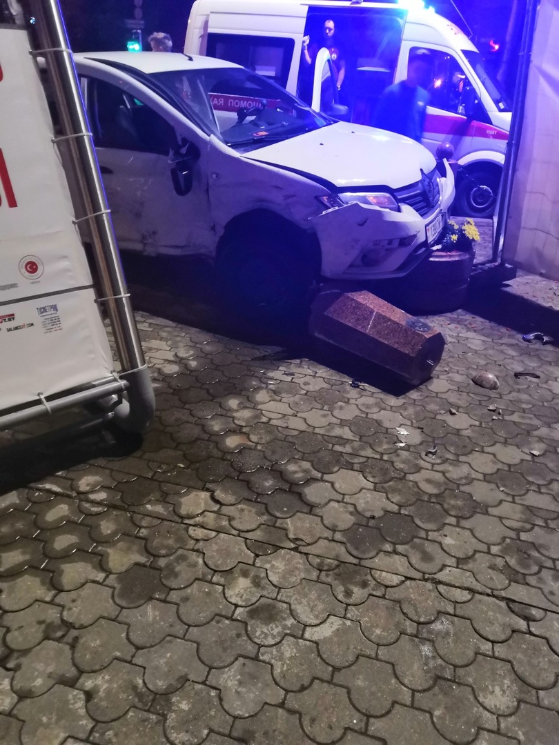 Два такси и легковушка столкнулись в центре Минска
