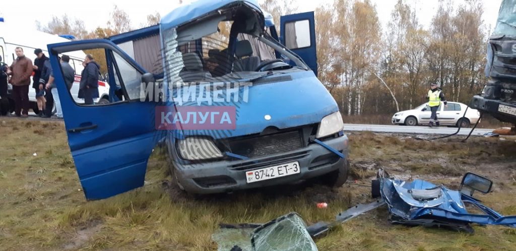 В ДТП под Калугой погибли четыре беларуса: столкнулись микроавтобус и самосвал