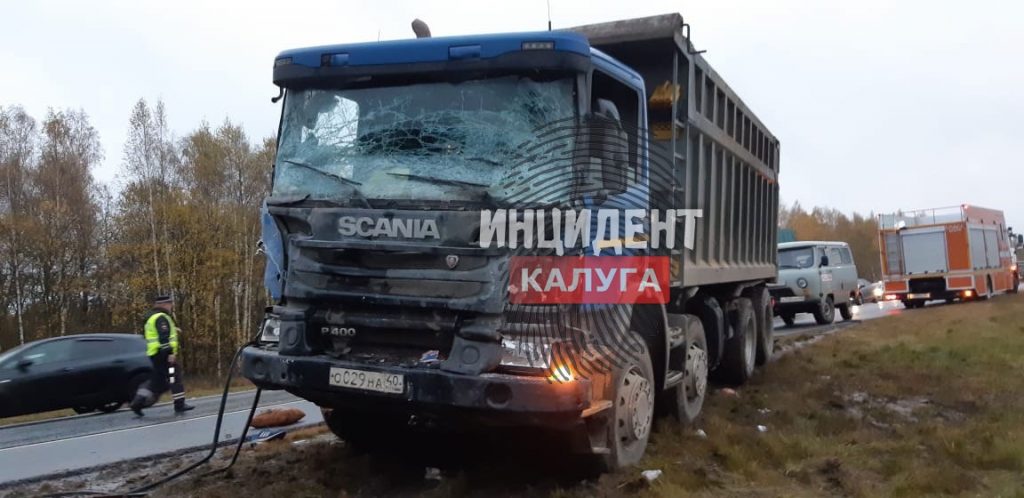 В ДТП под Калугой погибли четыре беларуса: столкнулись микроавтобус и самосвал