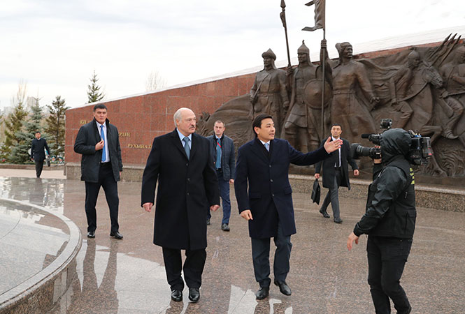 Токаев встретил Лукашенко в "Нурсултане Назарбаеве"
