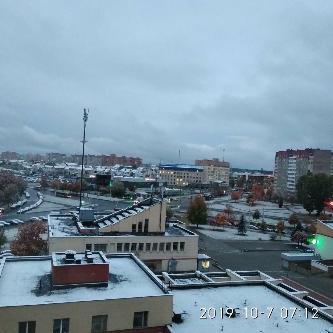 Фотофакт: в Минске выпал первый снег