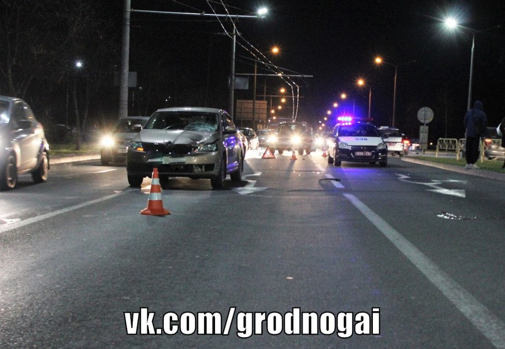 Skoda насмерть сбила женщину в Гродно