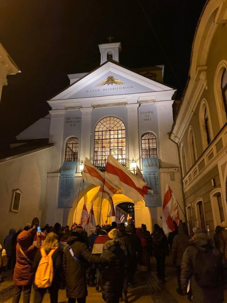 Беларусы устроили шествие в Вильнюсе
