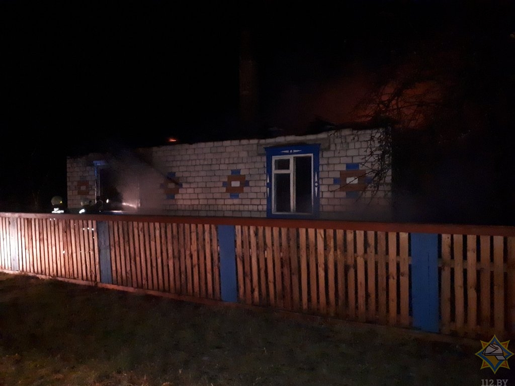Работник МЧС в свой выходной спас троих на пожаре в Петриковском районе