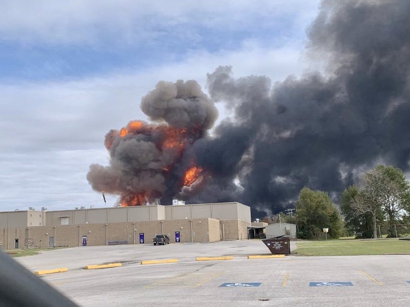 В Техасе из-за взрывов на химзаводе эвакуируют четыре города