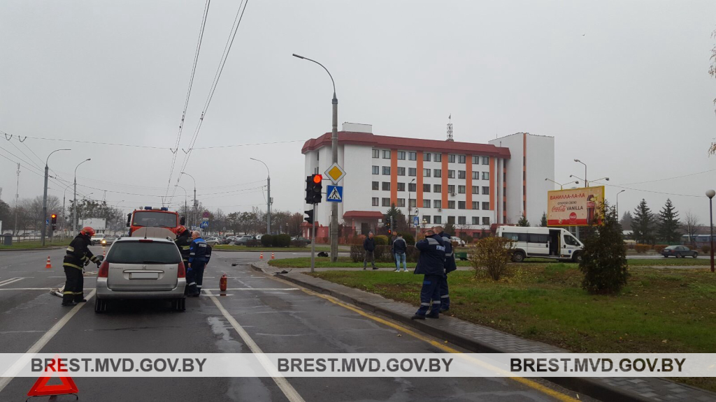 Такси, маршрутка и легковушка столкнулись в Бресте