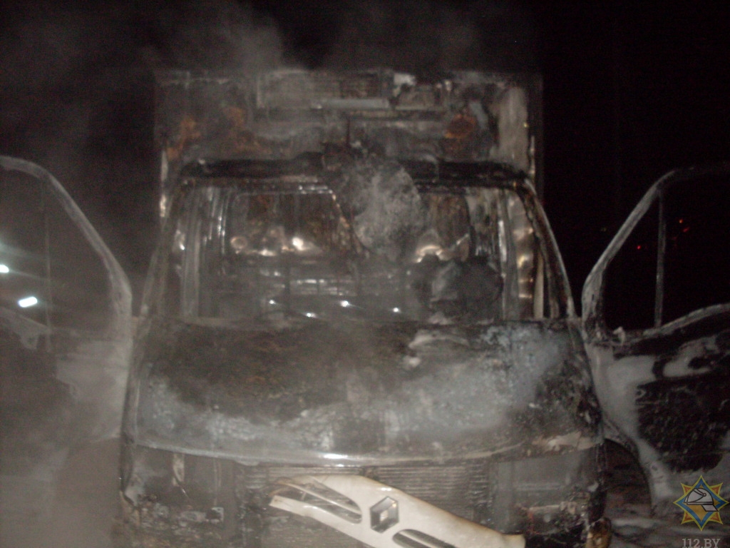 В Волковыске грузовик загорелся на ходу - водитель получил ожоги