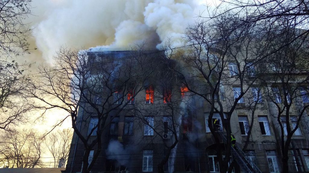 Пожар в колледже в Одессе: один погибший, 29 пострадавших