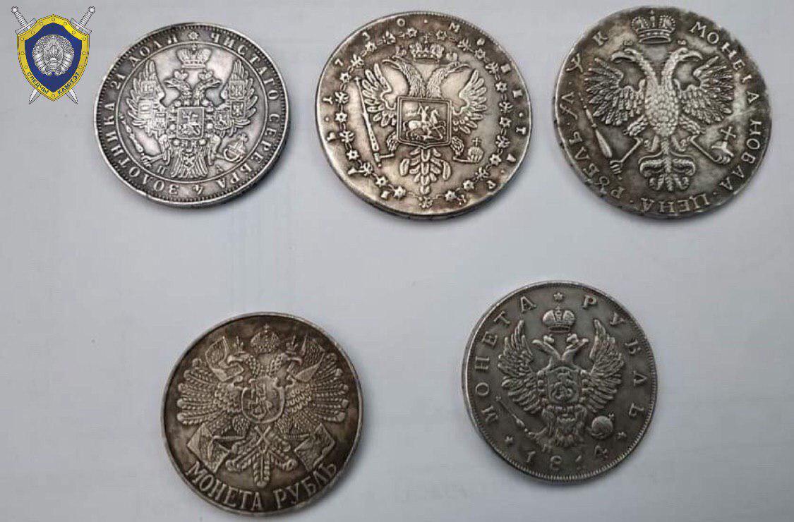 В Молодечно людей на улице разводили на покупку "старинных" монет