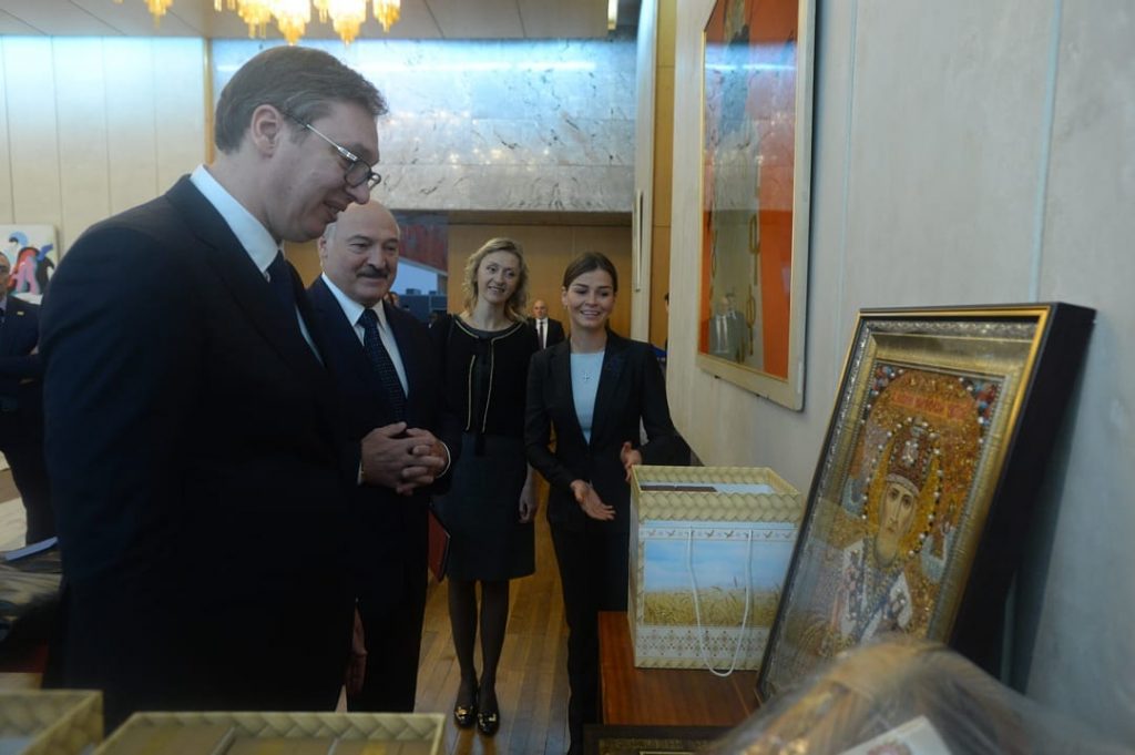 Лукашенко подарил Вучичу икону святого Николая