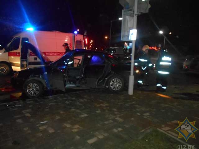 Спасатели деблокировали пассажирку после ДТП в Орше