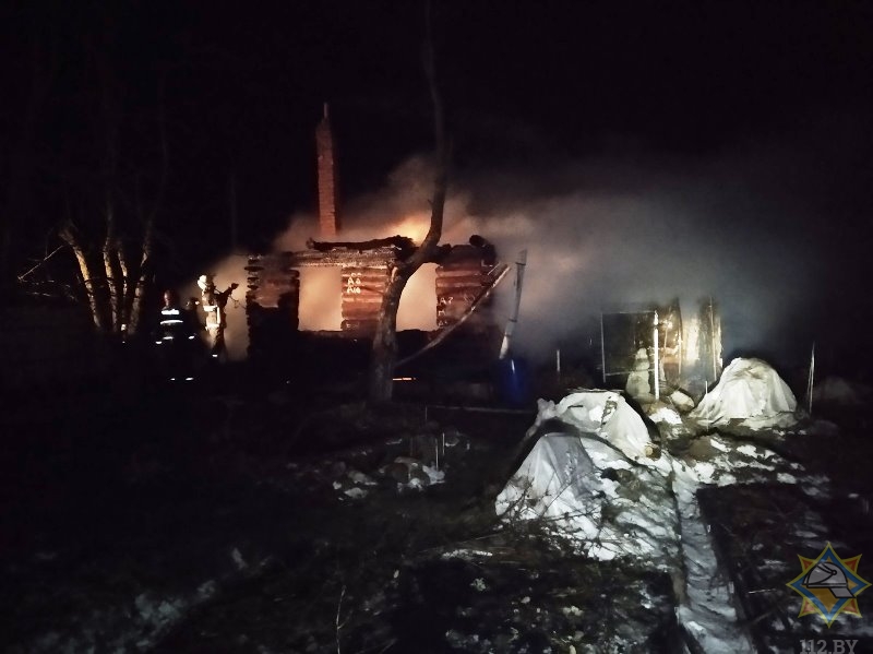 Видеофакт: под Оршей дотла сгорел дачный дом