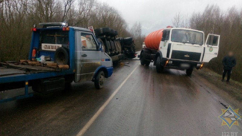 Цистерна с топливом опрокинулась в Дзержинском районе