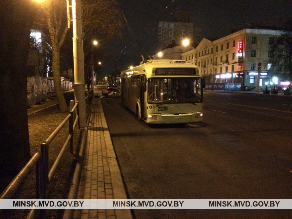 Каршеринговый автомобиль въехал в троллейбус в Минске