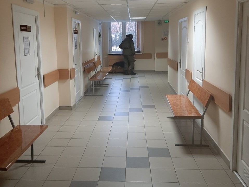 40 человек эвакуировали из поликлиники в Гродно из-за подозрительной коробки