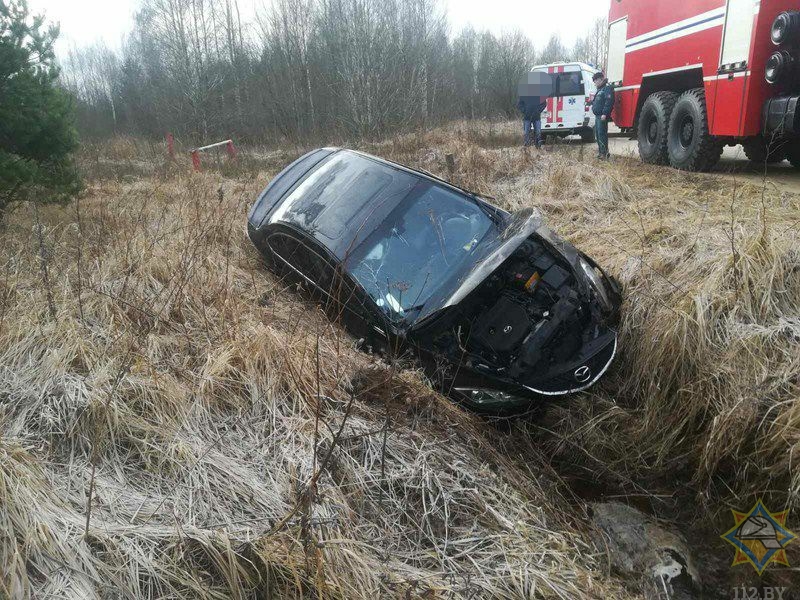 Mazda вылетела в кювет в Городокском районе, пострадали 4 человека