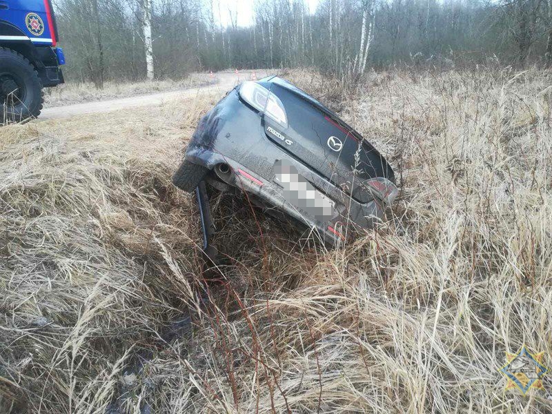 Mazda вылетела в кювет в Городокском районе, пострадали 4 человека