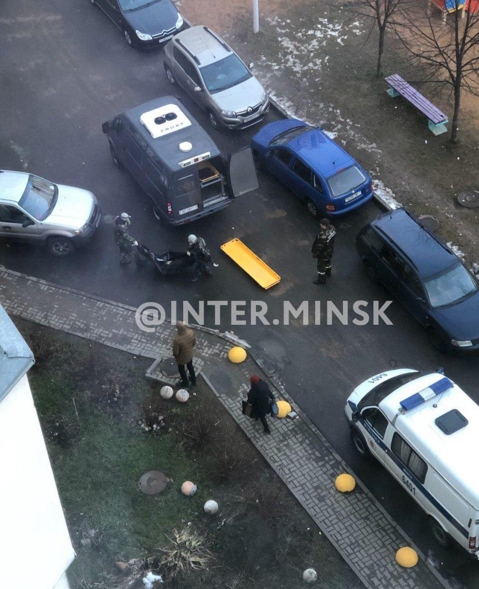 Тело женщины нашли в подвале многоэтажки в Минске