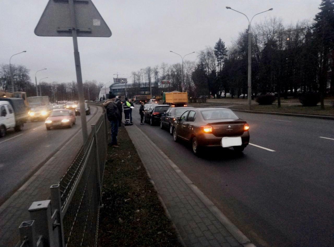 Четыре автомобиля столкнулись на Аэродромной в Минске