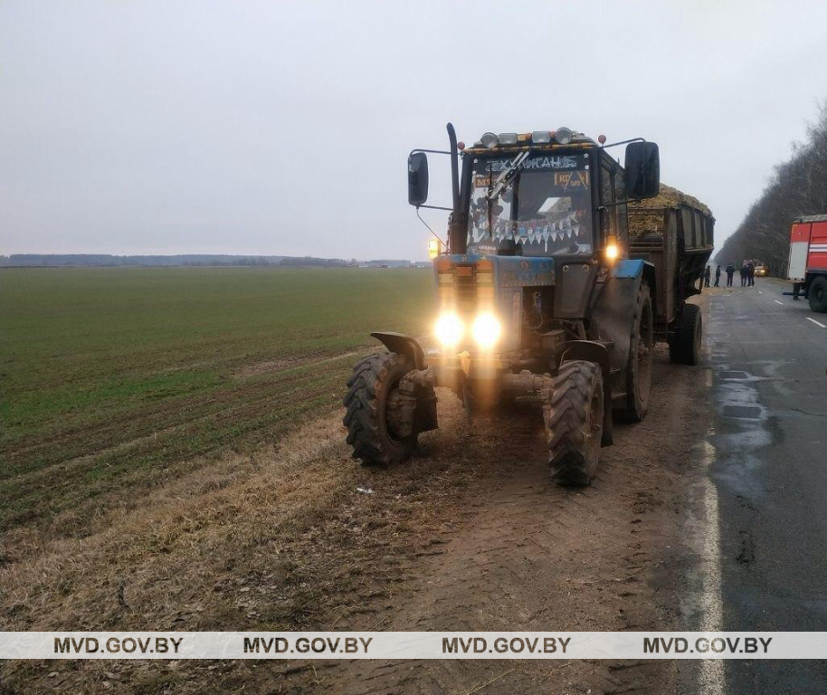 В Круглянском районе Peugeot влетел в трактор, водитель погиб