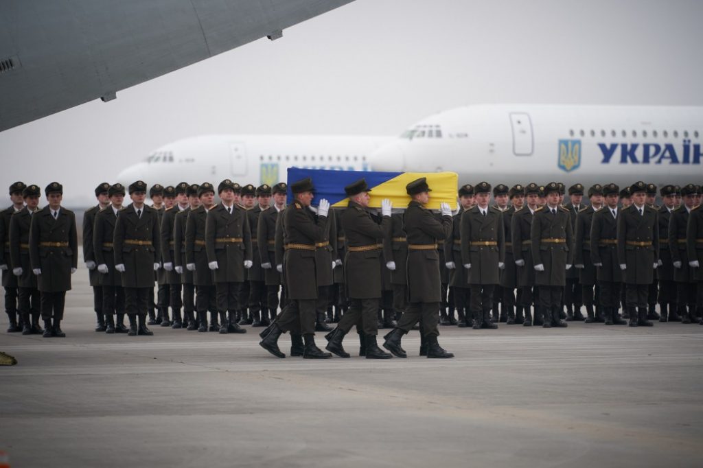 Тела погибших в авиакатастрофе в Иране доставили в Украину