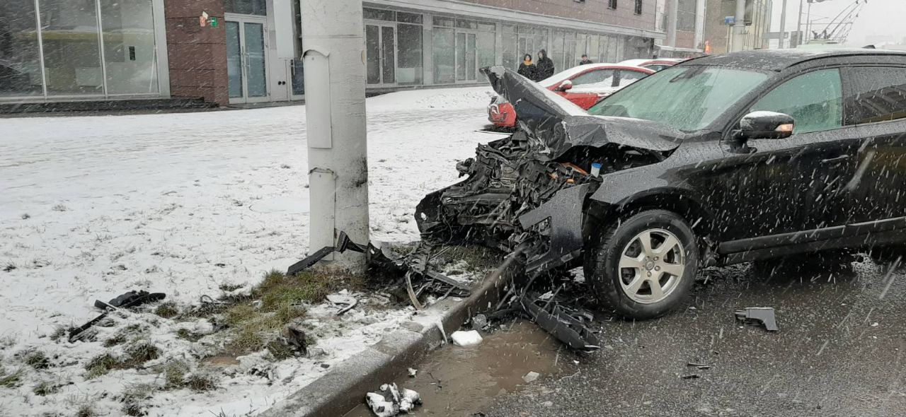Три автомобиля столкнулись и заблокировали движение на Кальварийской в Минске