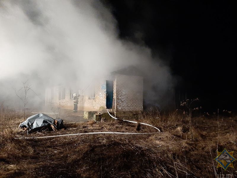 В погребе сгоревшего дома в Шумилинском районе найден труп мужчины