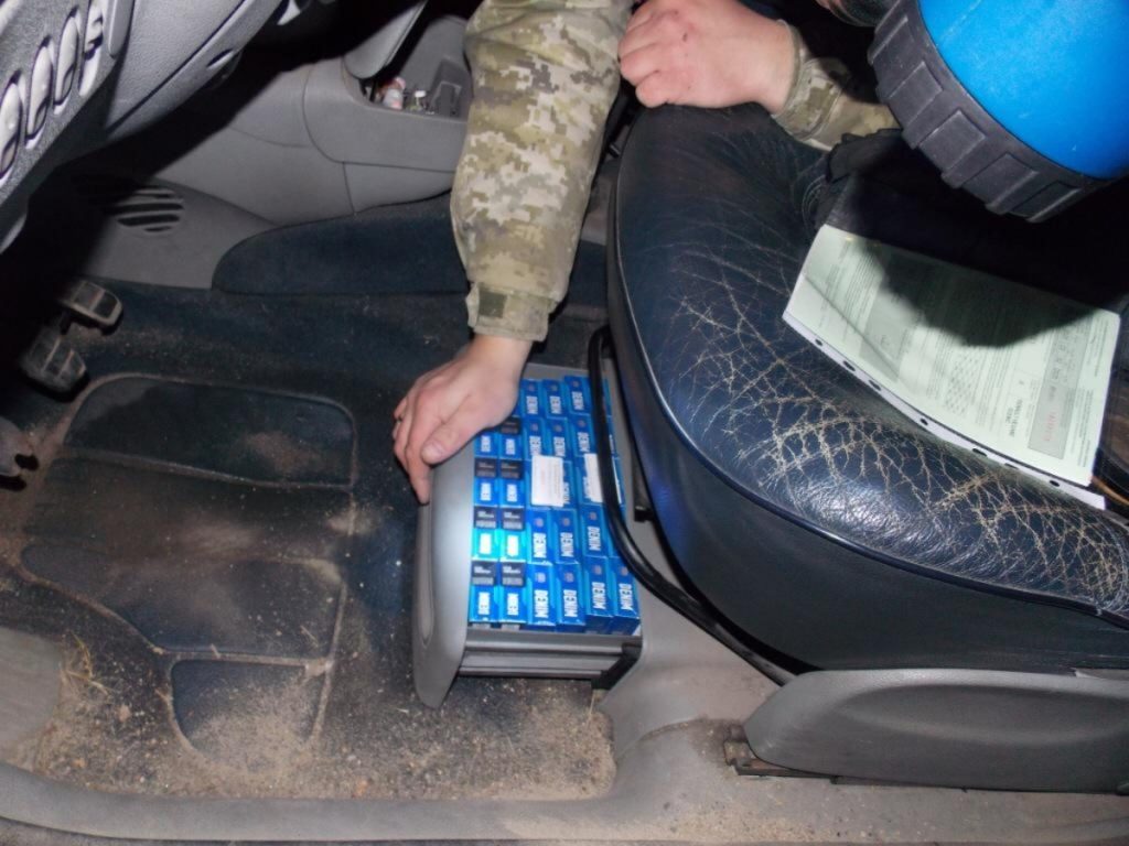Три беларуса лишились автомобилей за контрабанду сигарет в Украину