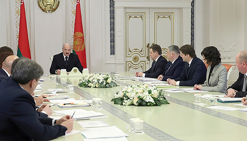 Лукашенко об инфобезопасности: Беларусь простреливается со всех сторон