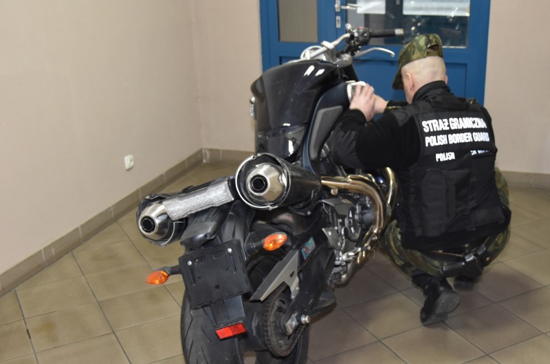 Польские пограничники задержали беларуса на мотоцикле с перебитым VIN
