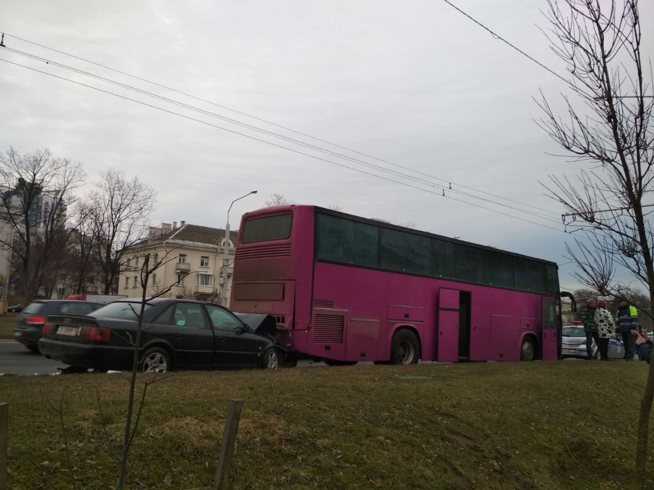 Audi влетела в автобус на Партизанском проспекте в Минске