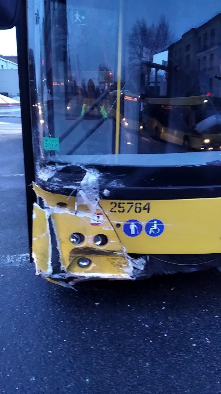 В Минске автобус врезался в легковушку