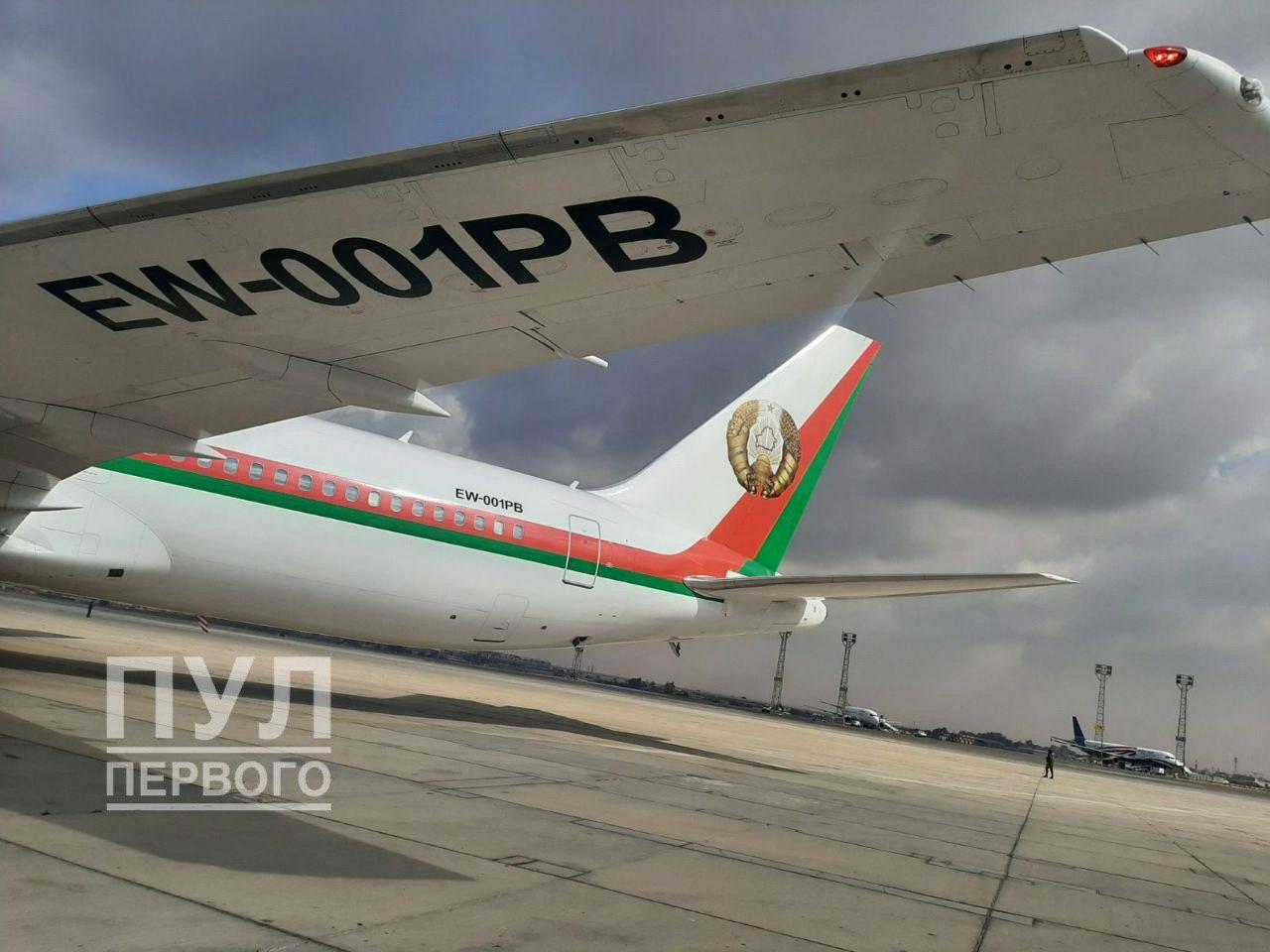 Самолет Лукашенко приземлился в Египте