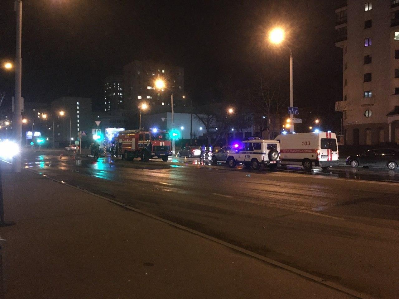 Эвакуатор сгорел на улице Беды в Минске