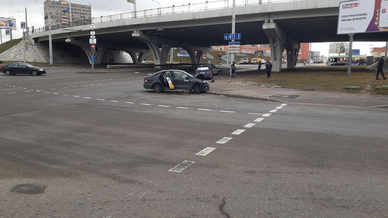 Пассажир такси пострадал в ДТП в Минске