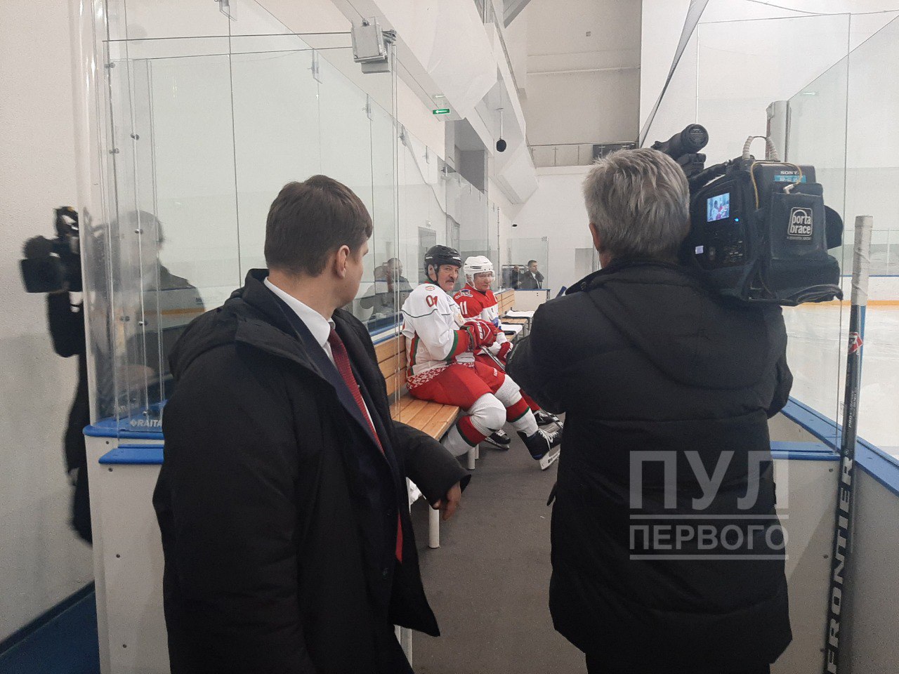 Лукашенко и Путин играют в хоккей в Сочи
