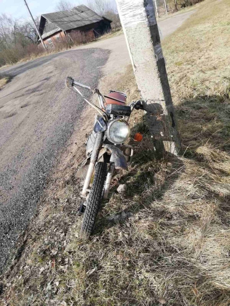 Пьяный мотоциклист открыл сезон и врезался в столб в Чашникском районе