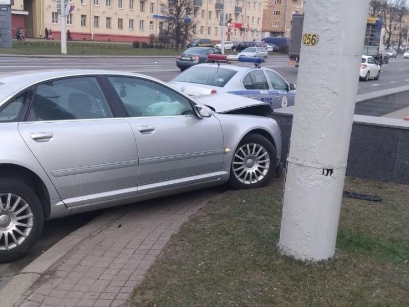 Audi врезалась в подземный переход в Минске