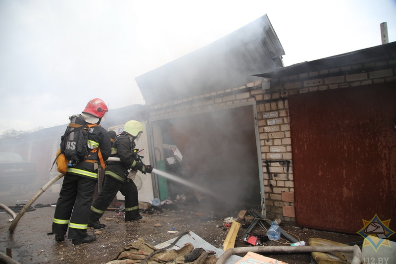 В Минске взрыв в гараже повредил три автомобиля