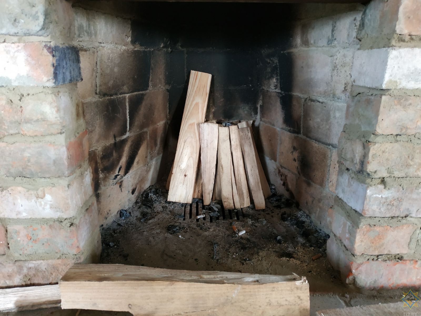 Житель Ганцевичей обгорел, разжигая камин