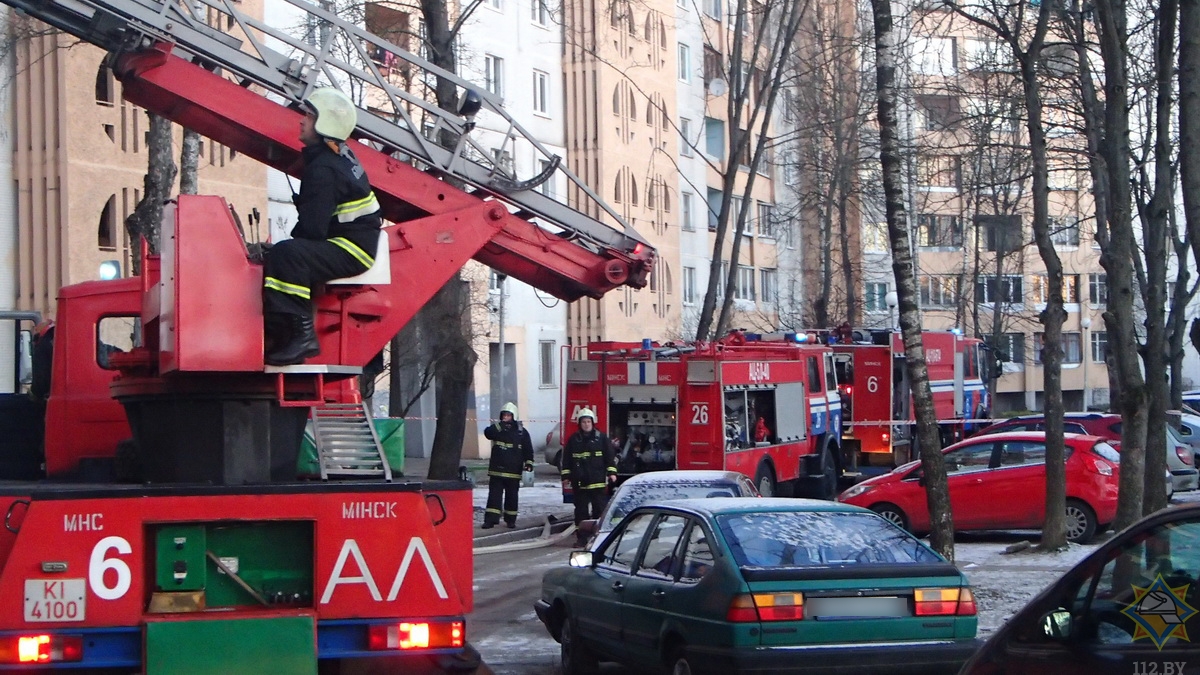 Утром в Минске полыхнула квартира в девятиэтажке