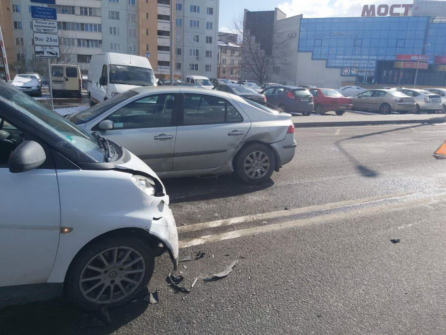 В Минске столкнулись «Renault» и «Smart»