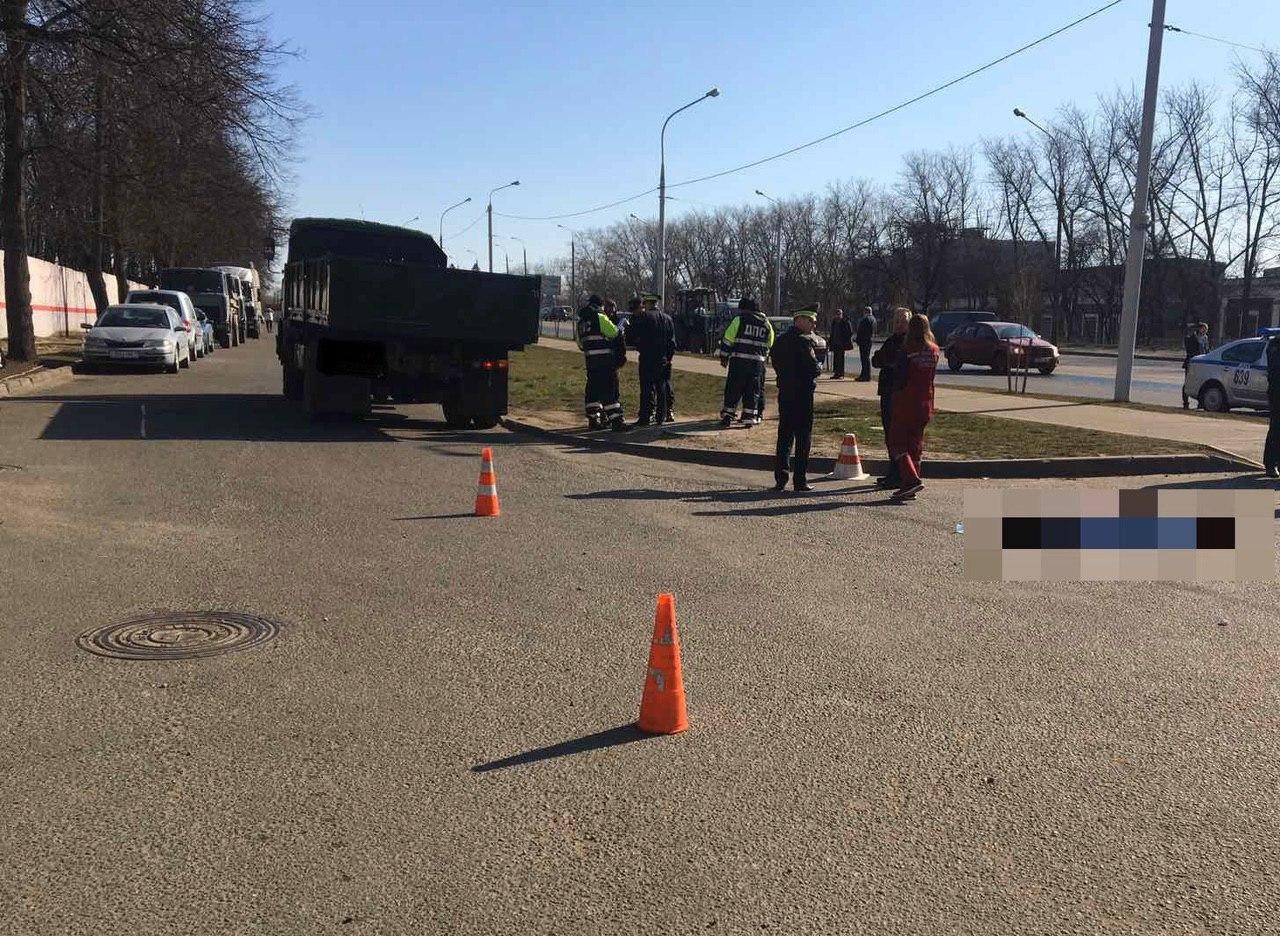 Водитель грузовика насмерть задавил своего коллегу в Минске