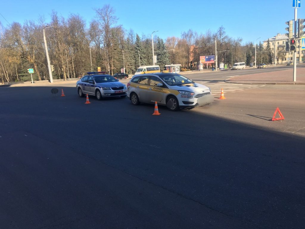 В Витебске такси сбило женщину на переходе