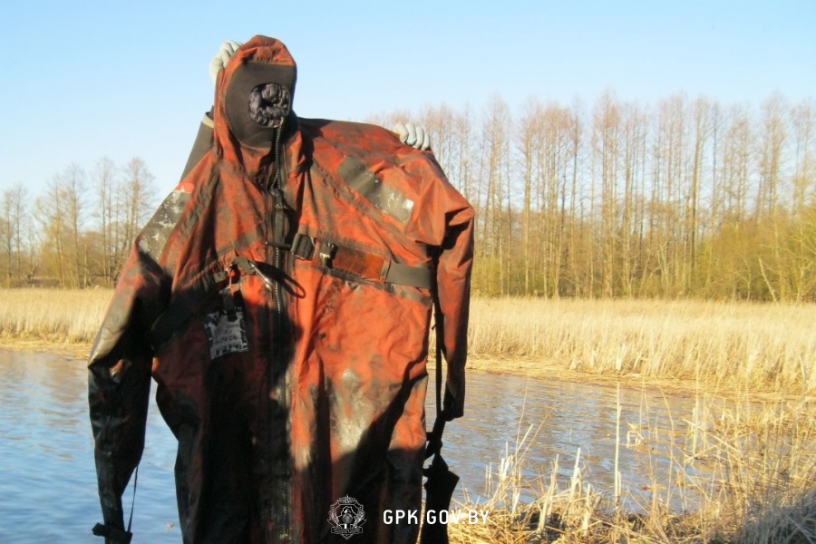 Беларусские пограничники задержали литовца с водолазным костюмом и лодкой